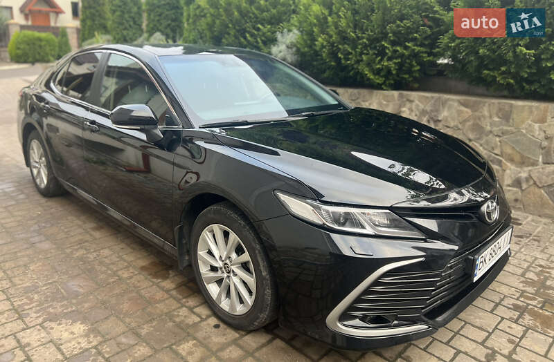 Седан Toyota Camry 2021 в Ровно Седан Toyota Camry 2021 в Ровно