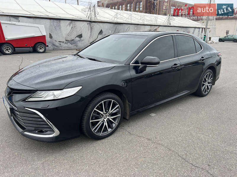 Седан Toyota Camry 2021 в Киеве