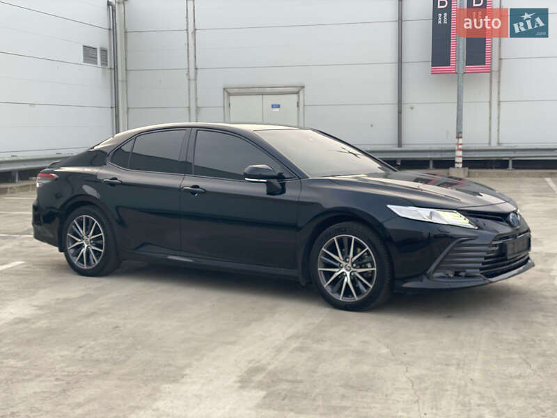 Седан Toyota Camry 2021 в Киеве