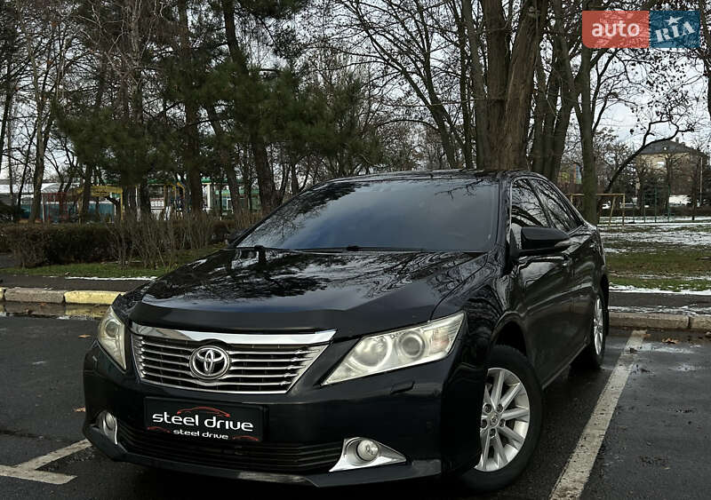 Седан Toyota Camry 2013 в Николаеве