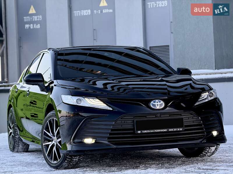 Седан Toyota Camry 2024 в Киеве