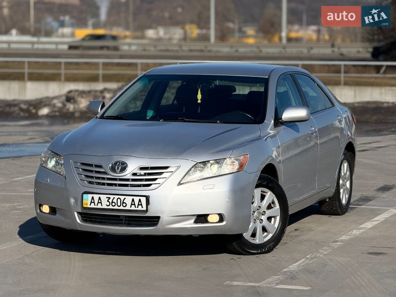 Седан Toyota Camry 2006 в Киеве