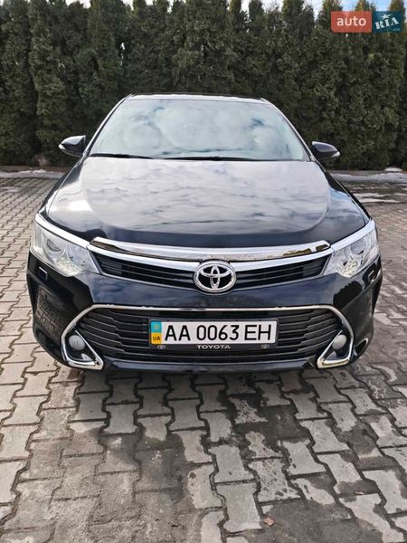 Седан Toyota Camry 2016 в Киеве