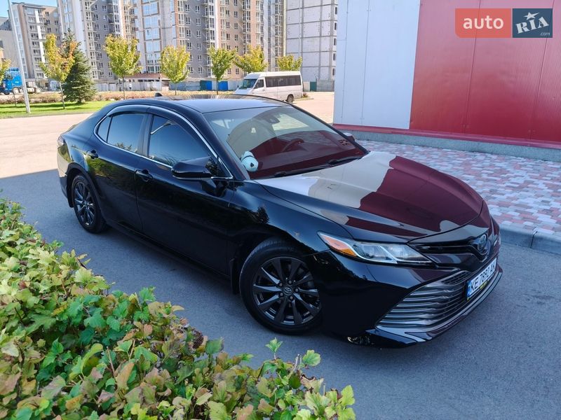 Седан Toyota Camry 2018 в Дніпрі