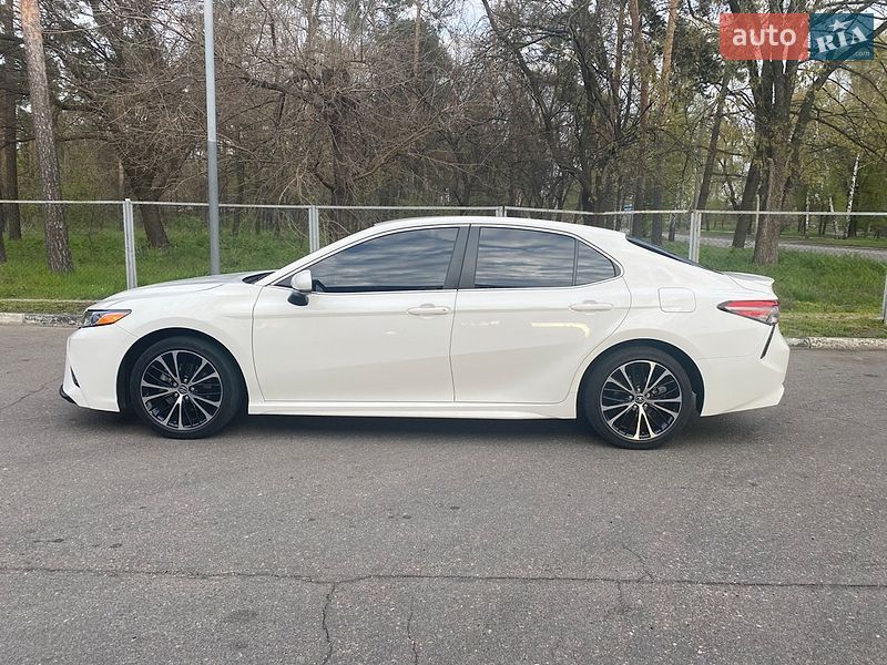 Седан Toyota Camry 2017 в Черкасах