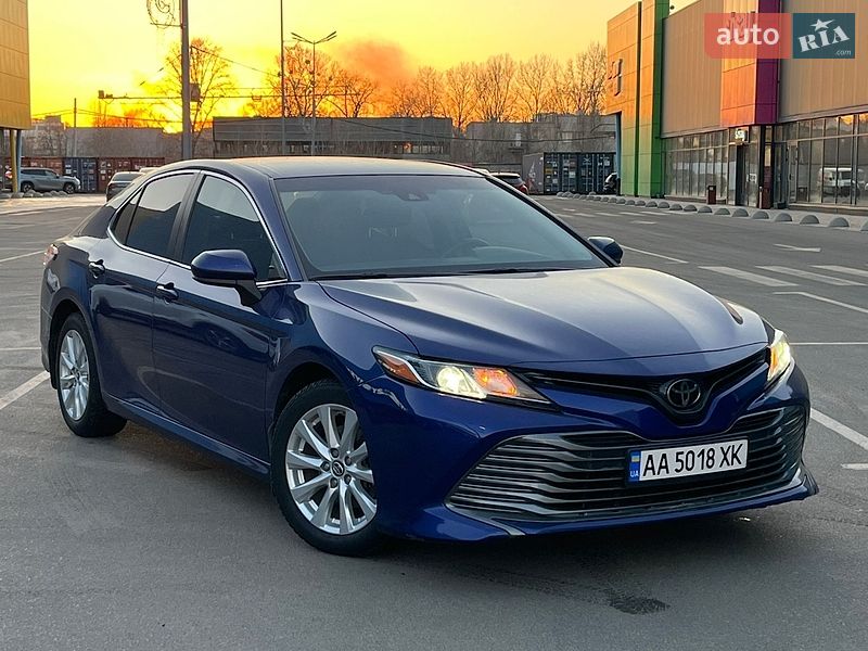 Седан Toyota Camry 2017 в Києві