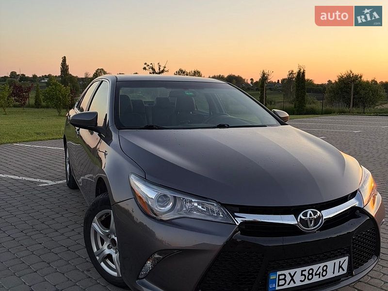 Седан Toyota Camry 2017 в Шепетовке