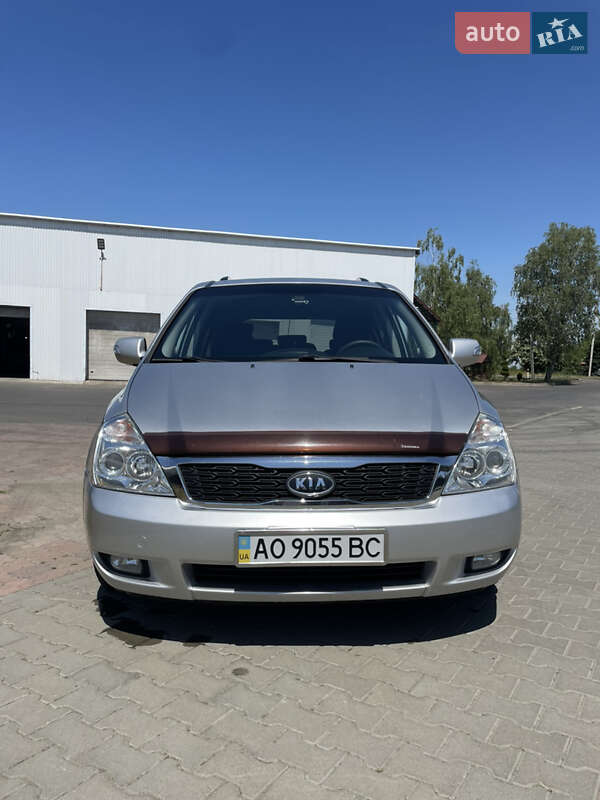 Минивэн Kia Carnival 2012 в Виноградове