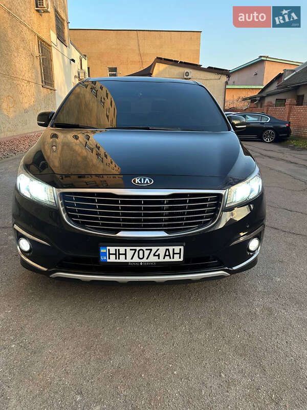 Минивэн Kia Carnival 2017 в Одессе