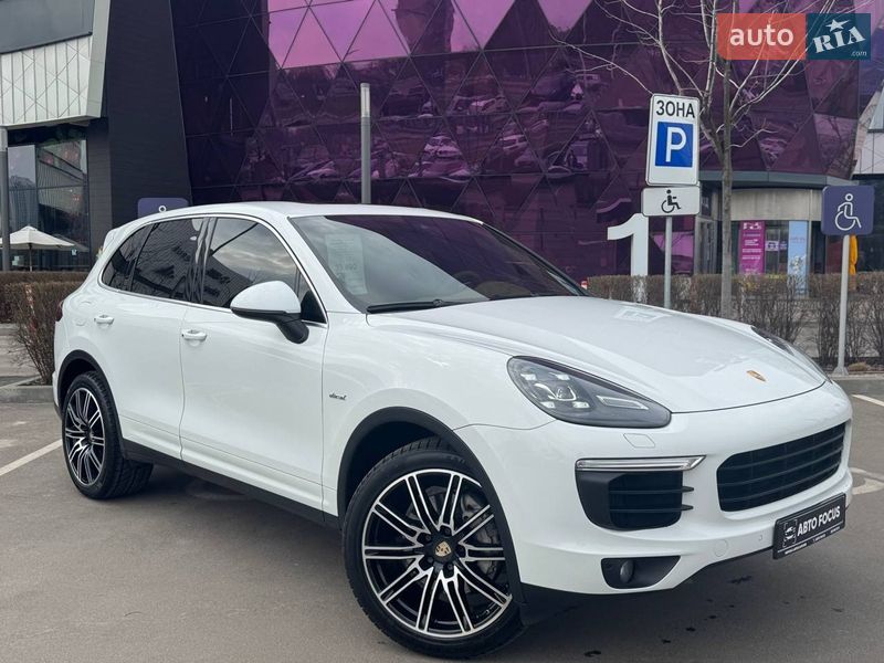 Внедорожник / Кроссовер Porsche Cayenne 2015 в Киеве