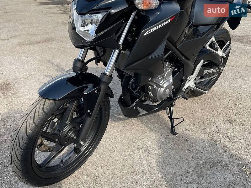 Мотоцикл Без обтікачів (Naked bike) Honda CB 250R 2015 в Миронівці