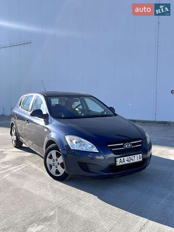 Хэтчбек Kia Ceed 2008 в Вишневом