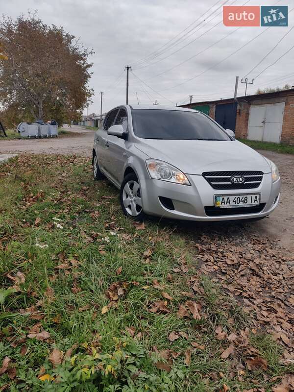 Хэтчбек Kia Ceed 2008 в Казатине