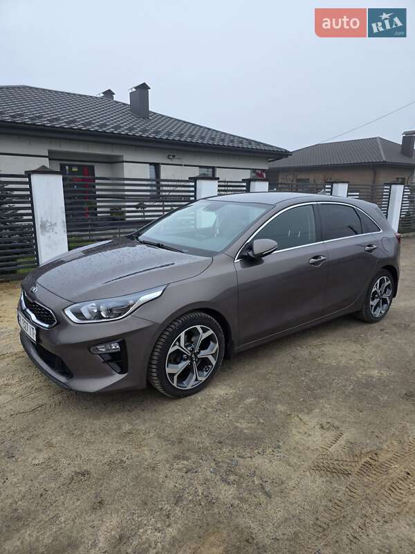 Хэтчбек Kia Ceed 2019 в Сарнах