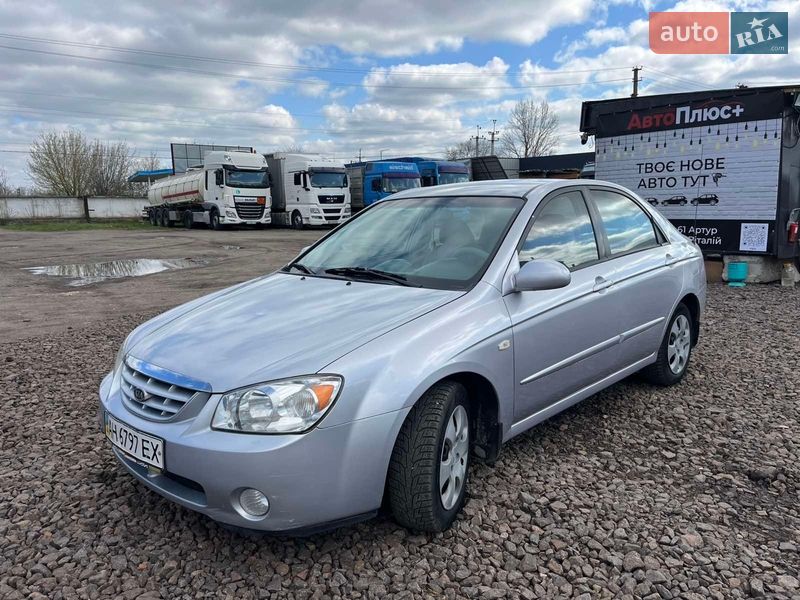 Седан Kia Cerato 2005 в Первомайске