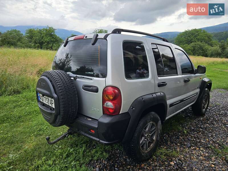 Позашляховик / Кросовер Jeep Cherokee 2003 в Сваляві