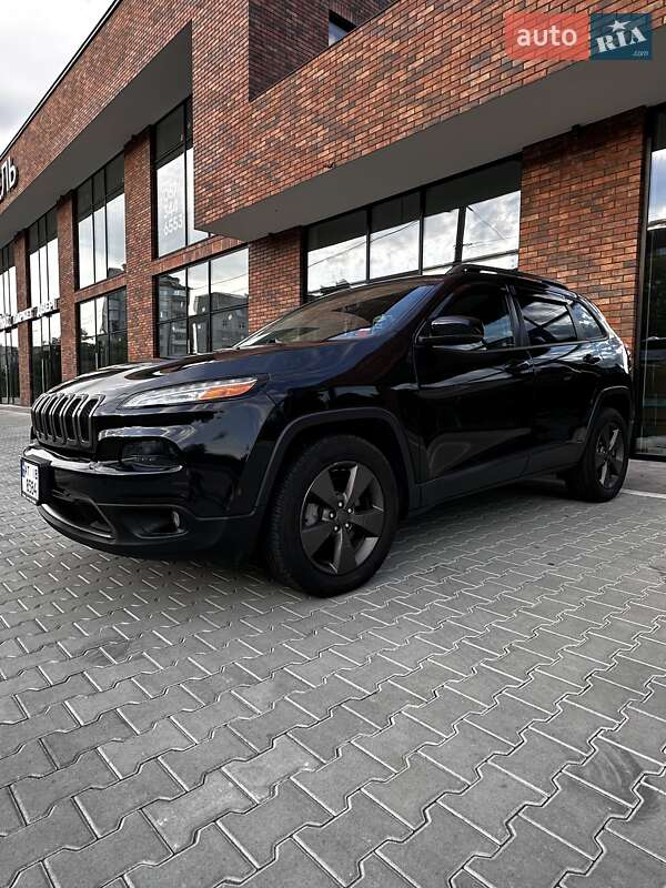 Внедорожник / Кроссовер Jeep Cherokee 2016 в Ивано-Франковске