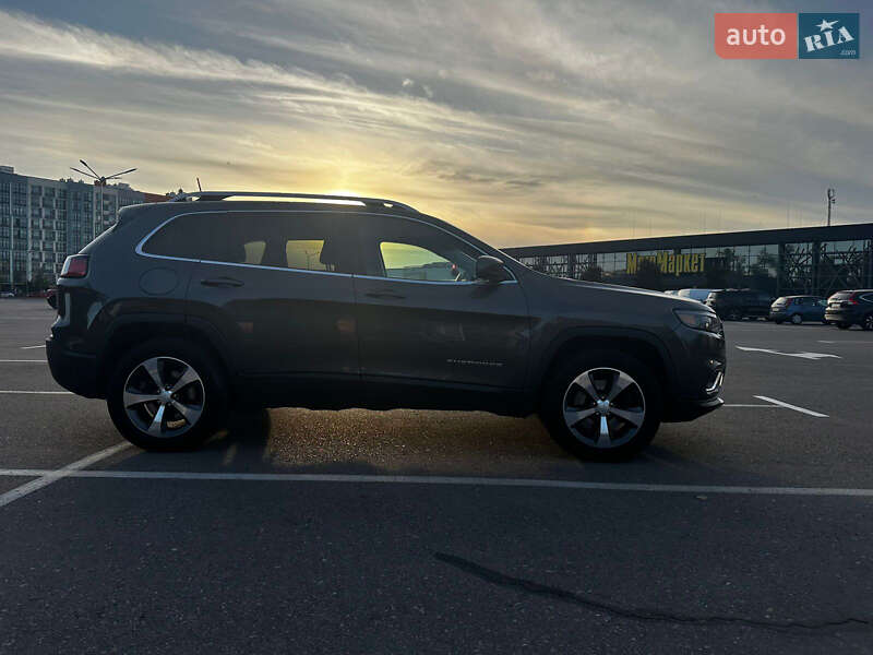 Внедорожник / Кроссовер Jeep Cherokee 2018 в Киеве