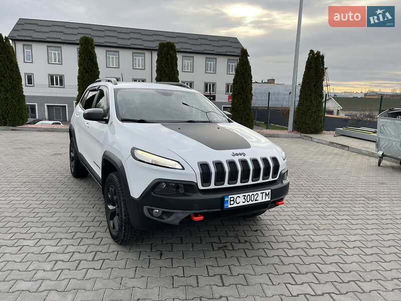 Внедорожник / Кроссовер Jeep Cherokee 2016 в Виннице