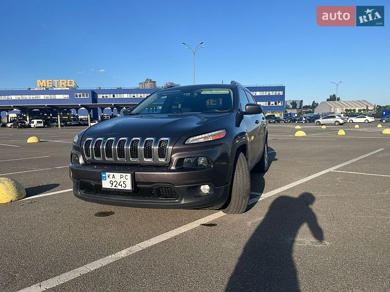 Внедорожник / Кроссовер Jeep Cherokee 2015 в Киеве