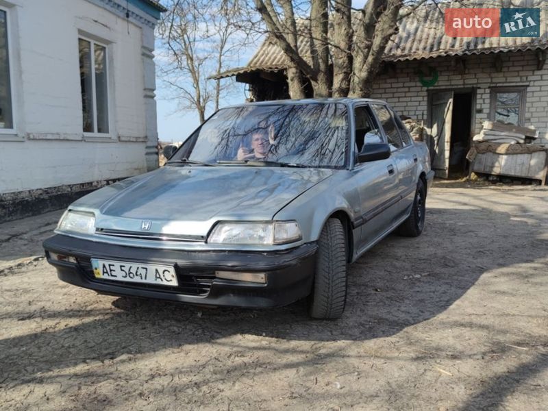 Седан Honda Civic 1990 в Магдалинівці