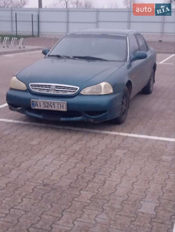Седан Kia Clarus 1998 в Яготине