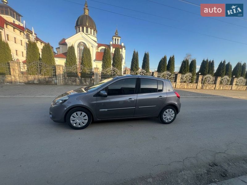 Хэтчбек Renault Clio 2011 в Ивано-Франковске Хэтчбек Renault Clio 2011 в Ивано-Франковске