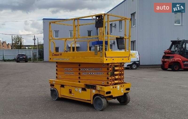 Ножичний підйомник Haulotte Compact 2010 в Києві