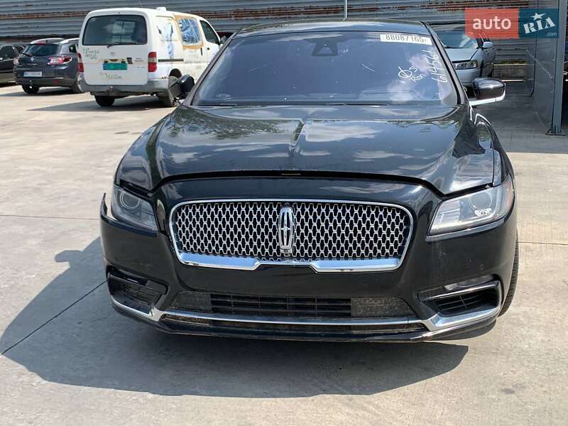 Седан Lincoln Continental 2018 в Львові
