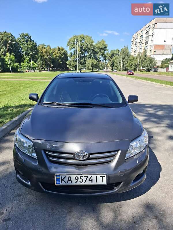 Седан Toyota Corolla 2008 в Прилуках