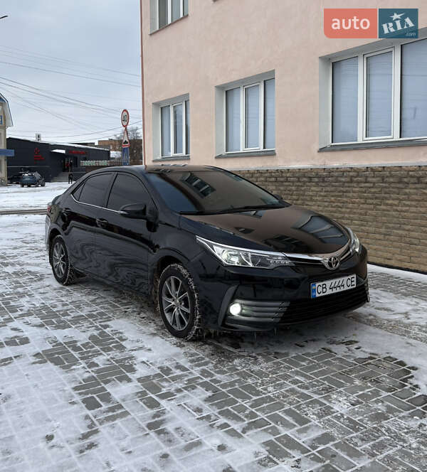 Седан Toyota Corolla 2017 в Прилуках