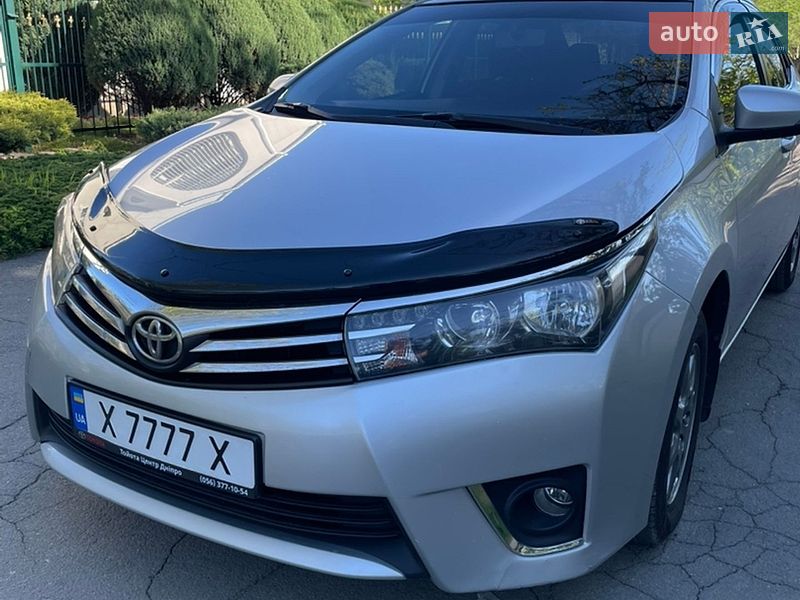 Седан Toyota Corolla 2014 в Днепре