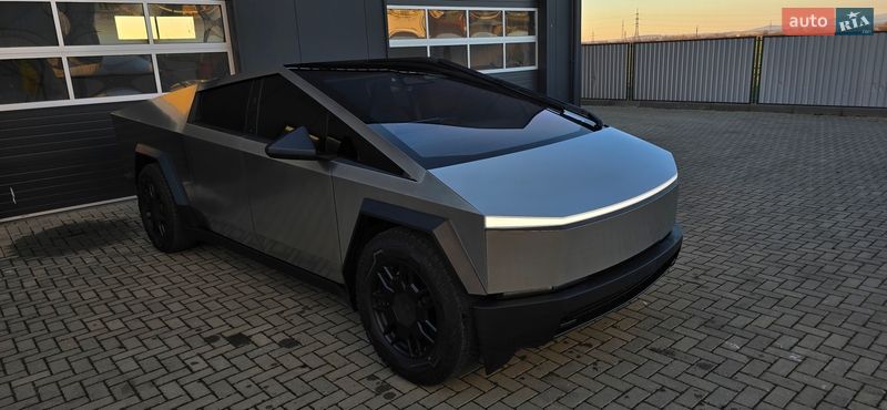 Пікап Tesla Cybertruck 2024 в Мукачевому