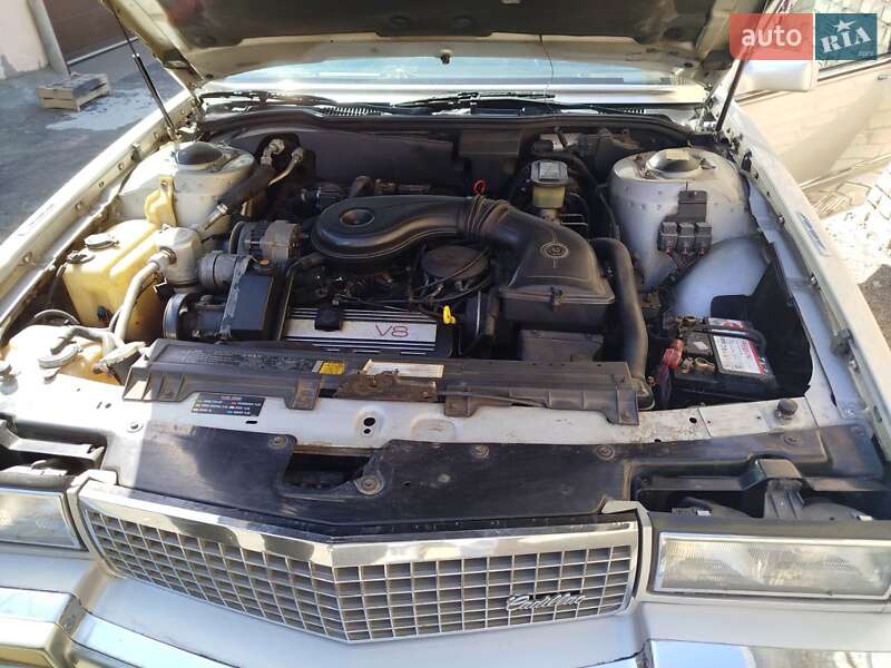 Седан Cadillac DE Ville 1989 в Киеве