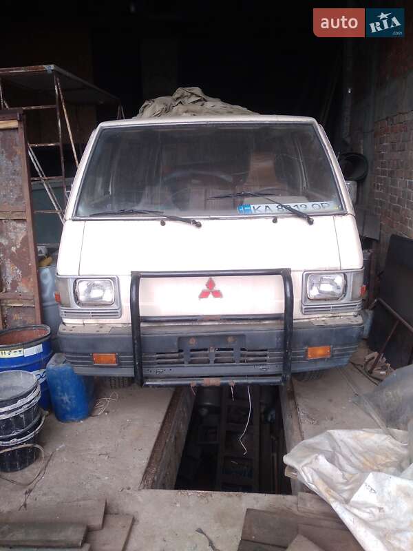 Минивэн Mitsubishi Delica 1986 в Киеве Минивэн Mitsubishi Delica 1986 в Киеве