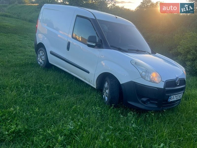 Грузовой фургон Fiat Doblo 2011 в Миргороде