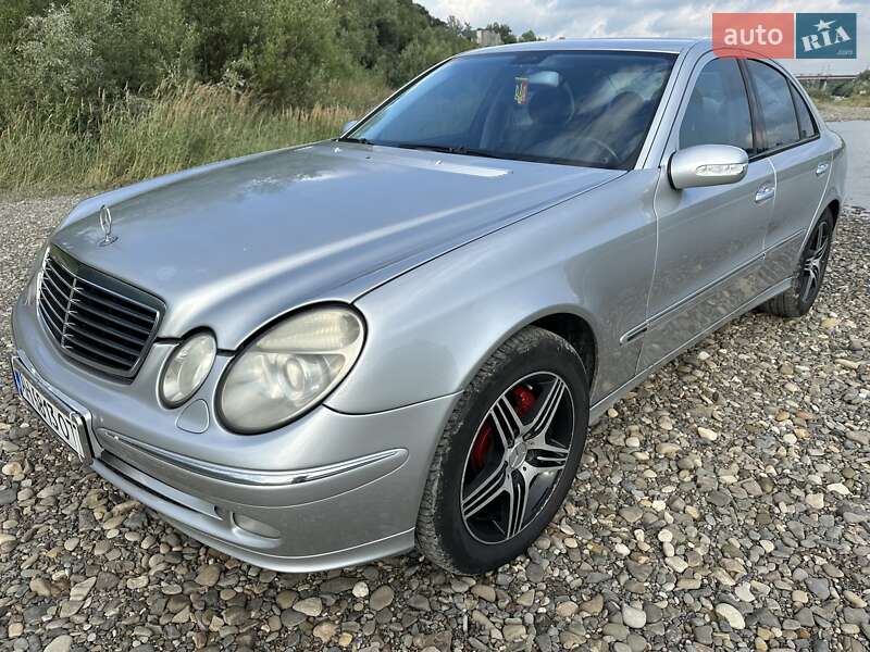 Седан Mercedes-Benz E-Class 2003 в Черновцах
