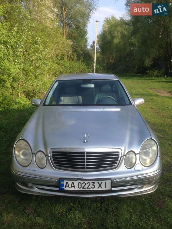 Седан Mercedes-Benz E-Class 2003 в Киеве