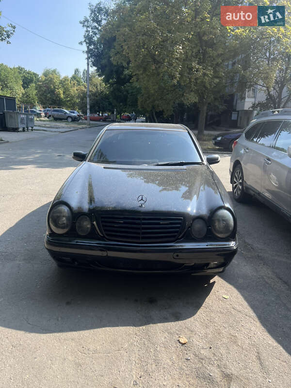 Седан Mercedes-Benz E-Class 2001 в Запорожье