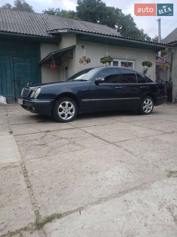 Седан Mercedes-Benz E-Class 2000 в Черновцах Седан Mercedes-Benz E-Class 2000 в Черновцах