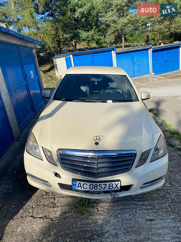 Седан Mercedes-Benz E-Class 2011 в Львові