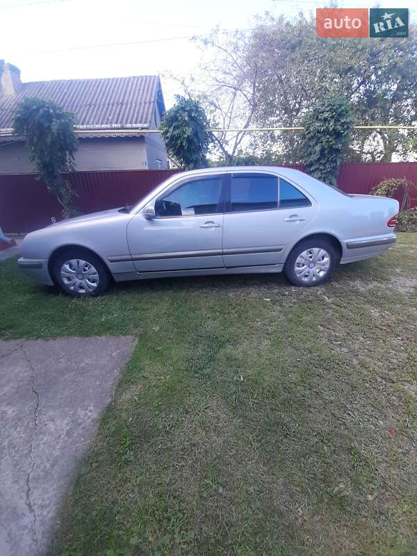Седан Mercedes-Benz E-Class 2000 в Черновцах