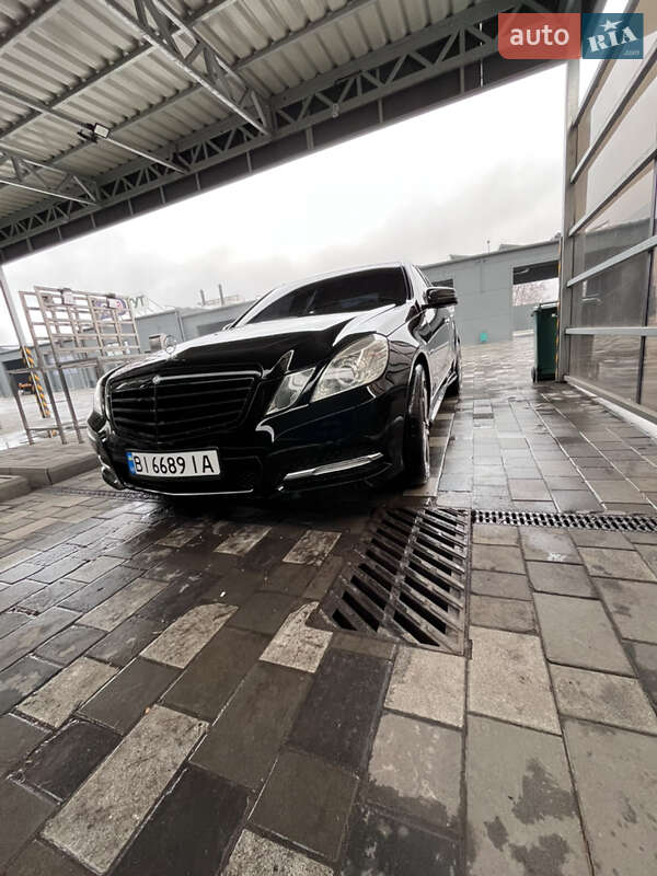 Седан Mercedes-Benz E-Class 2011 в Полтаве