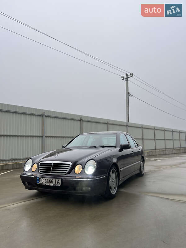 Седан Mercedes-Benz E-Class 2001 в Львове
