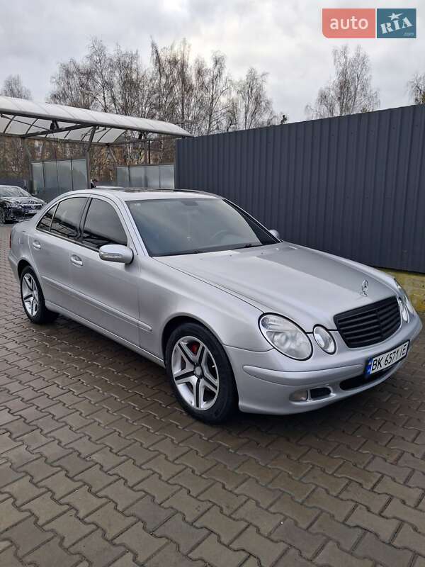 Седан Mercedes-Benz E-Class 2002 в Житомире