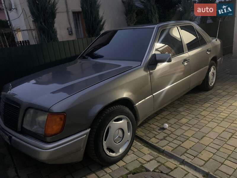 Седан Mercedes-Benz E-Class 1992 в Самборе Седан Mercedes-Benz E-Class 1992 в Самборе