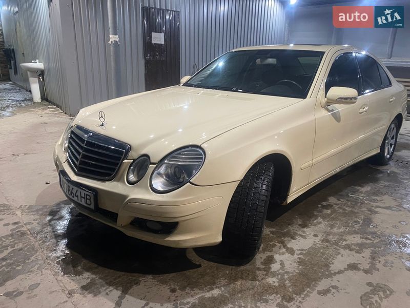 Седан Mercedes-Benz E-Class 2008 в Ромнах