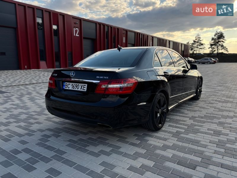 Седан Mercedes-Benz E-Class 2012 в Львове