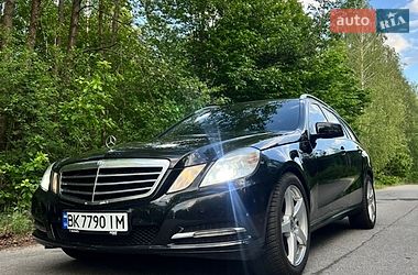 Універсал Mercedes-Benz E-Class 2012 в Вараші