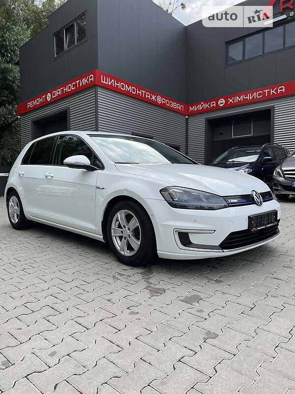 Хэтчбек Volkswagen e-Golf 2014 в Черновцах Хэтчбек Volkswagen e-Golf 2014 в Черновцах